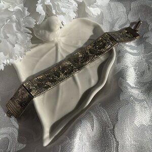 VINTAGE FLORAL ETCHED MESH BRACELET